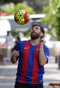 明星装路人球星,揭秘球星真实风采