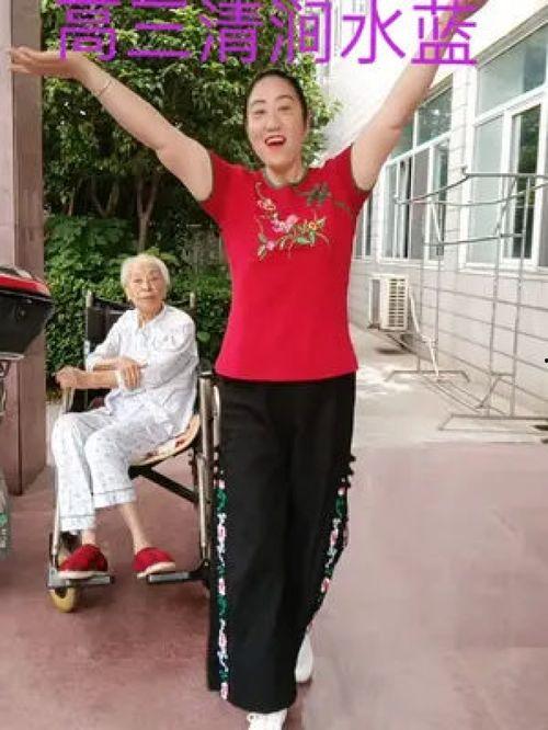 网红气质奶奶跳舞图片,奶奶界的舞蹈达人