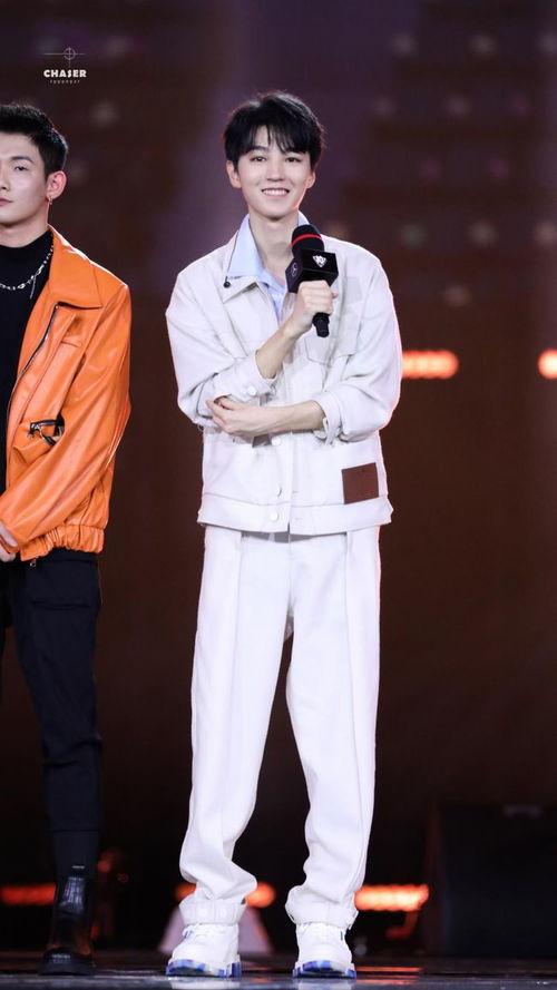 王俊凯参加明星赛,篮球场上的青春风采