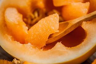 冰激凌蜜瓜吸着吃,吸着吃，尽享夏日清凉美味