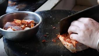 野食小哥吃脆皮瓜,美味与挑战并存！