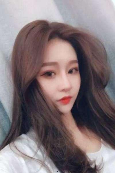 抖音的网红照片,光影交织下的时尚演绎