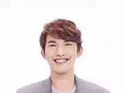 右脸比左脸好看的明星,揭秘右脸明星的迷人魅力